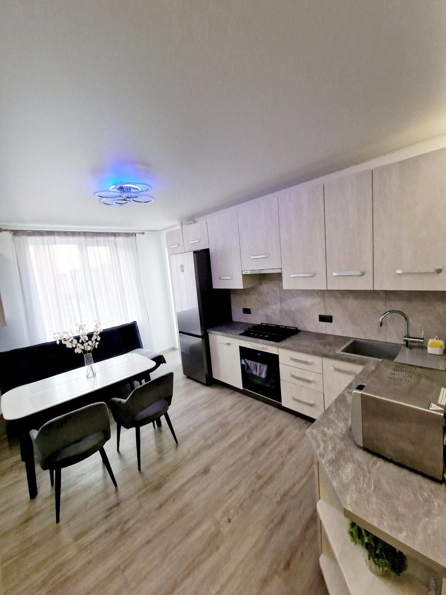 Apartament On Chornovola, 40 Жк "Варварівка" Lutsʼk 外观 照片